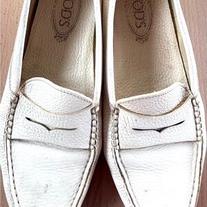 Tod's Cream Leather Loafers